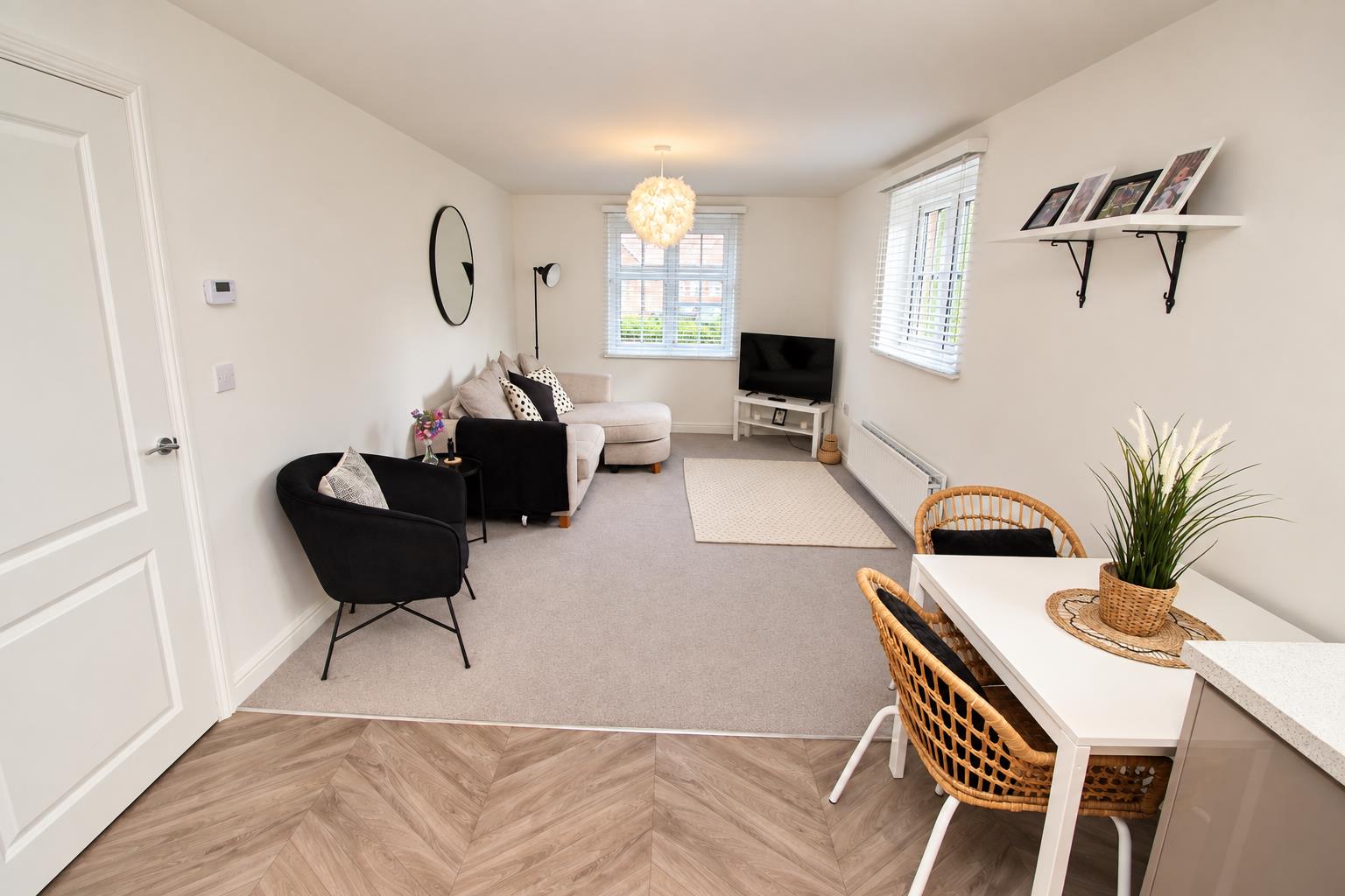 2 bed property in Chaucer Grove, Reading